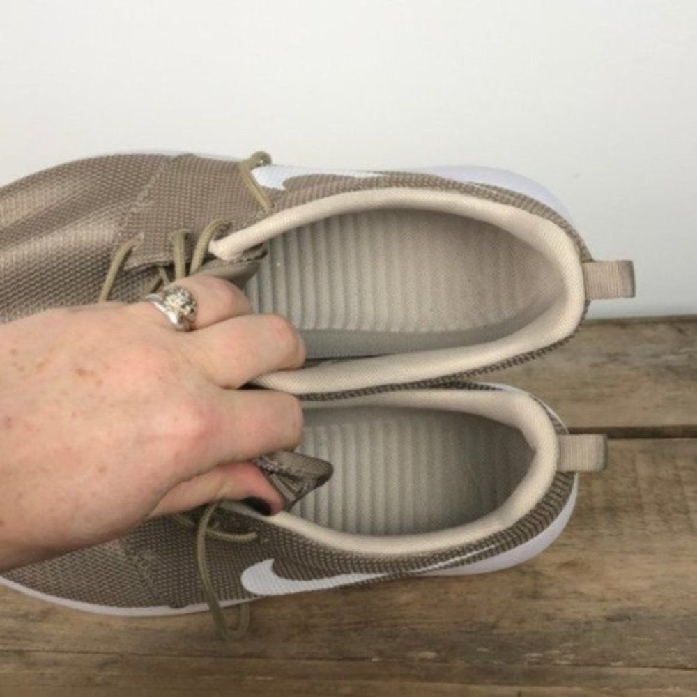 NIKE Roshe gold running sneaker women’s size 9.5 - Picture 10 of 10